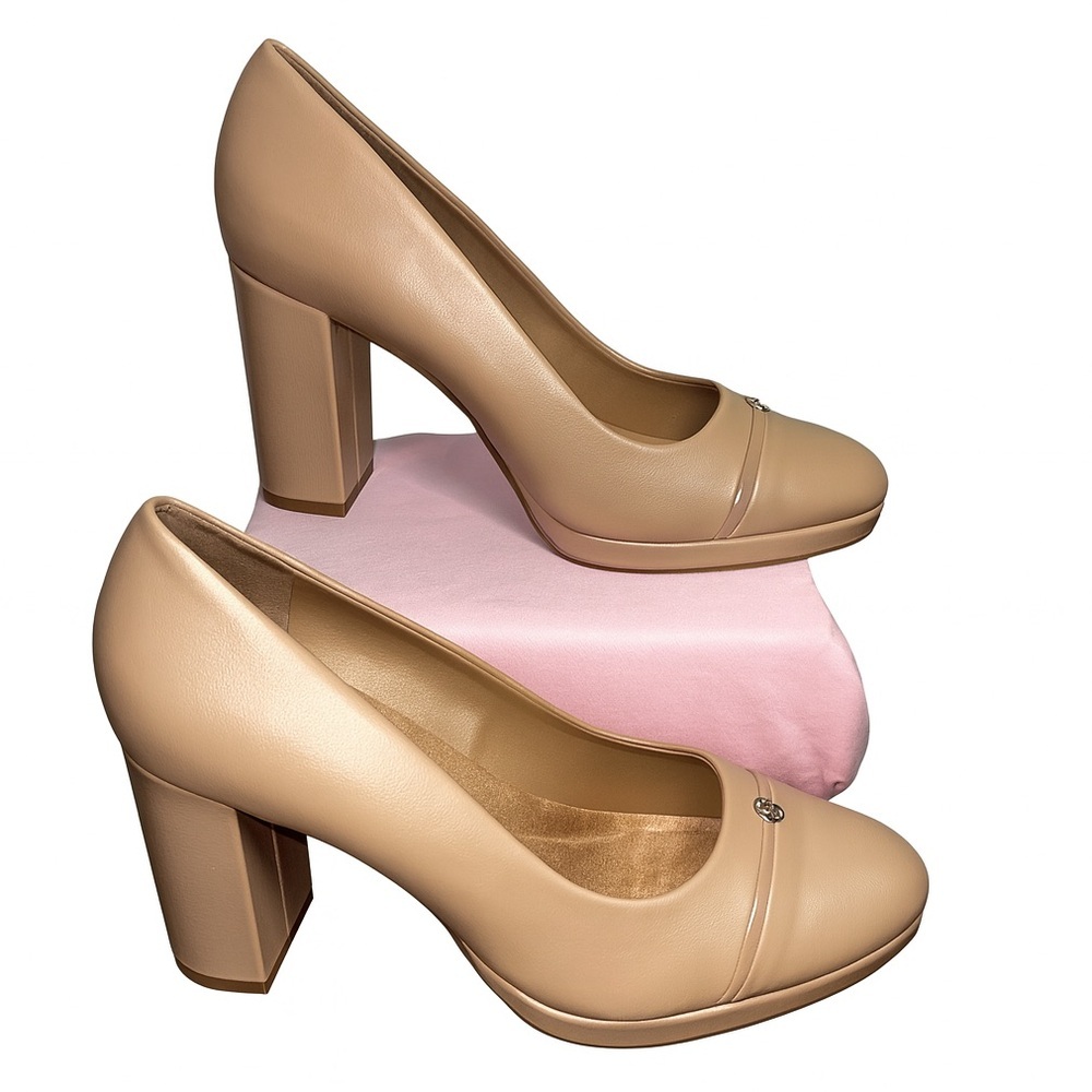 Giani Bernini Nude Block Heel Pumps – Size 9